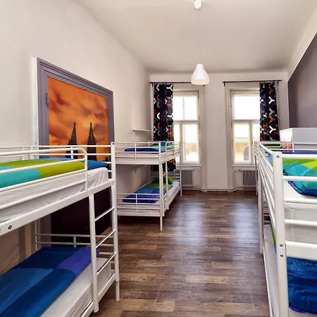Onefam Home Hostel Prague