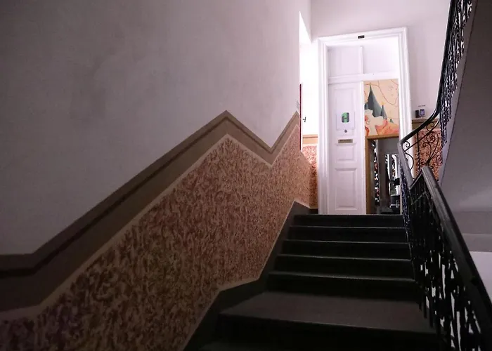 Onefam אכסניה *